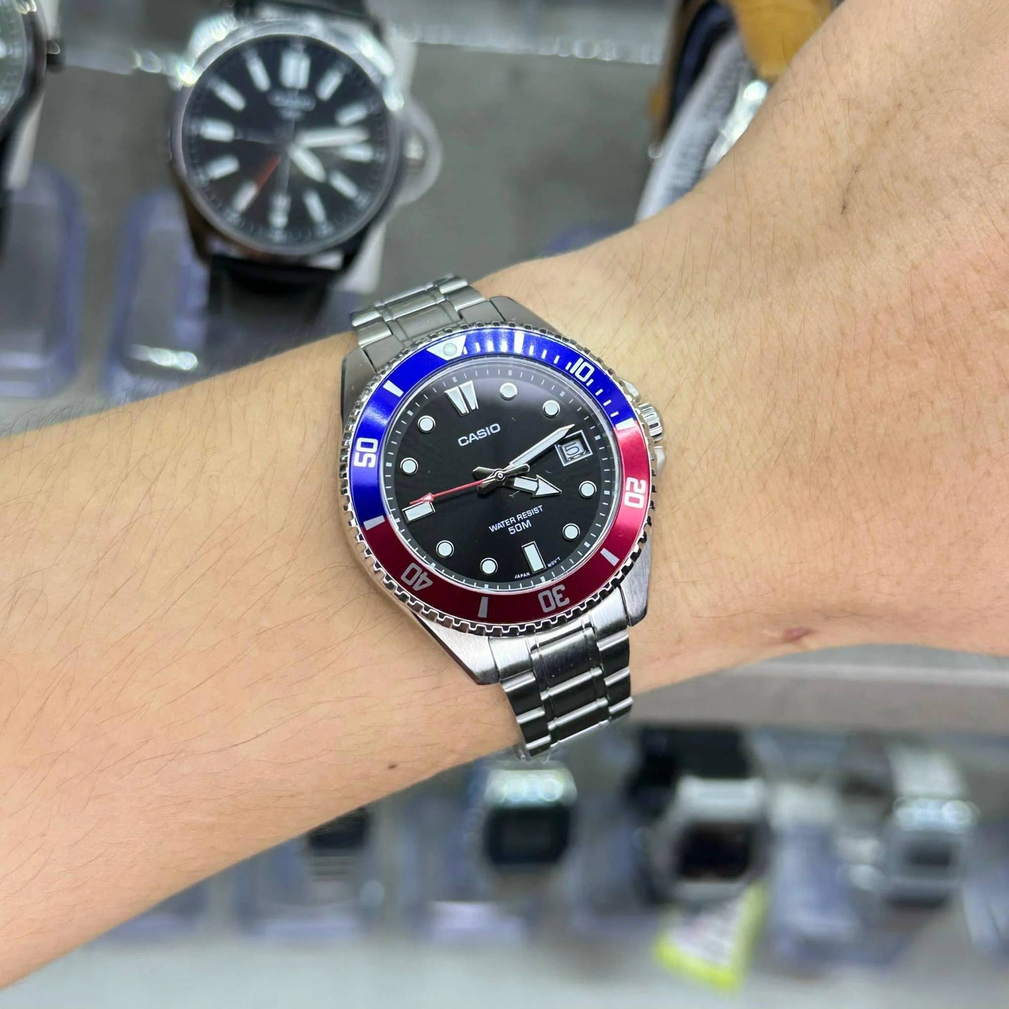 MDV-10D | RELOJ CASIO ORIGINAL DE ACERO ROJO/AZUL | CAS-252