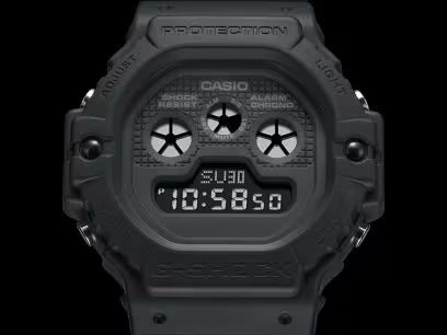 Detalle del reloj Casio G-Shock DW-5900BB-1 negro con diseño deportivo